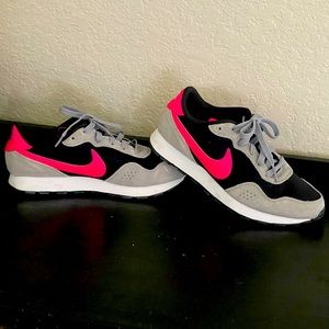Nike Valiant in size 5Y